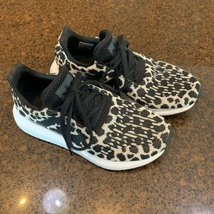 Used Adidas Swift Run Shoes Size 7 - fits like 8